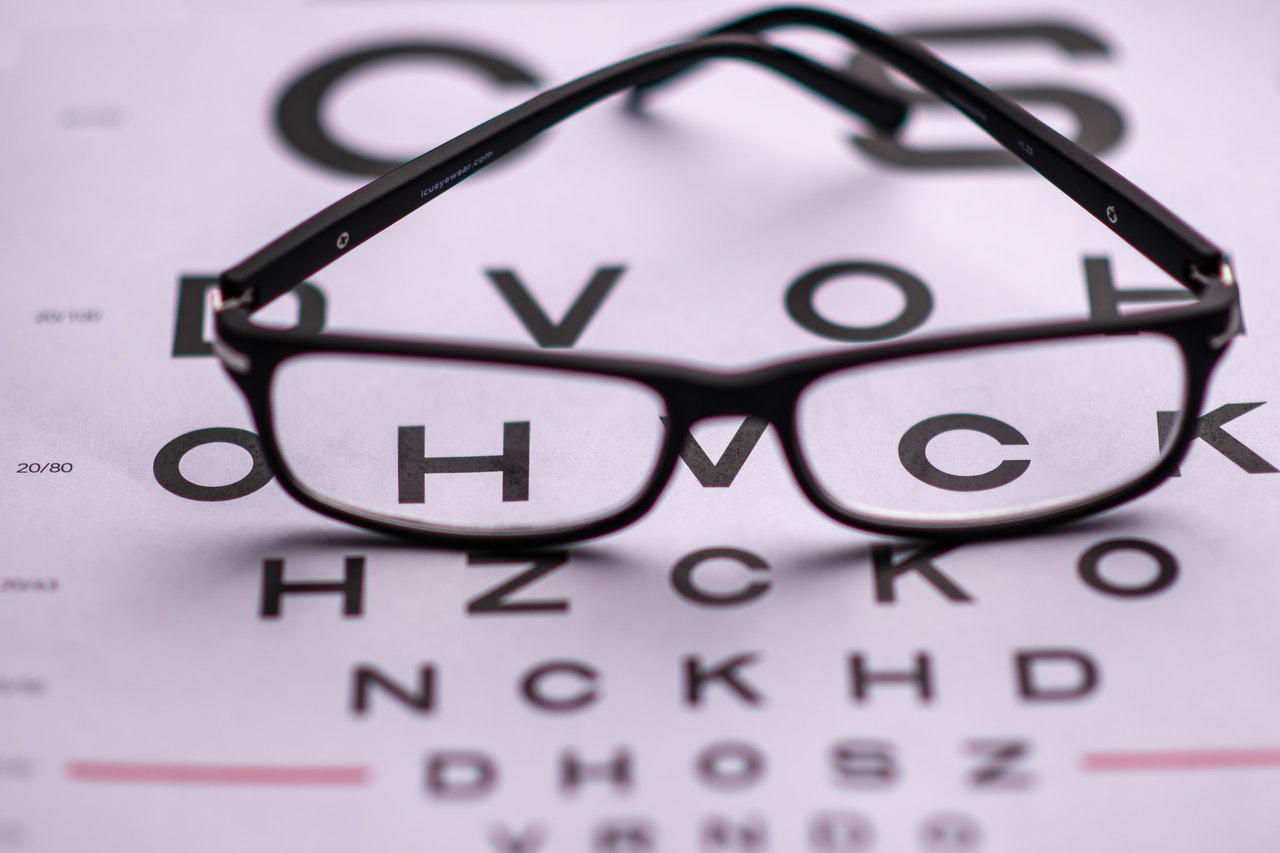 image of glasses to represent blurred vision