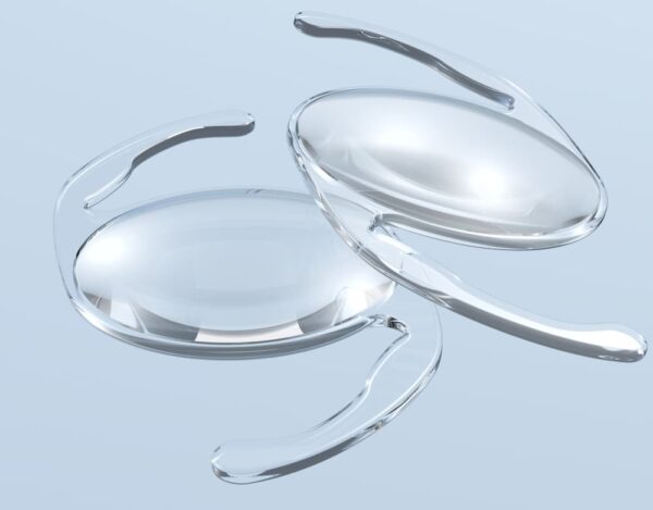 Light Adjustable Lenses vs Traditional Intraocular Lenses